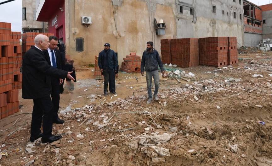 لدى تحوّله إلى منطقة البحر الأزرق من معتمدية المرسى..  رئيس الجمهورية يؤكد على معالجة الأسباب لتفادي تكرار ما حصل في المستقبل إثر الفيضانات